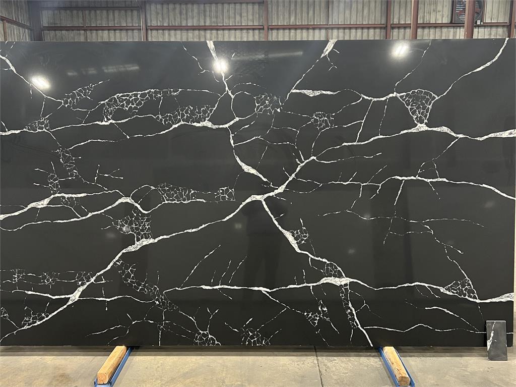 NIGHT STORM (Quartz)